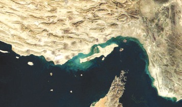 سفن تواصل عبور مضيق هرمز وتحرك عسكري هندي يواكب التصعيد