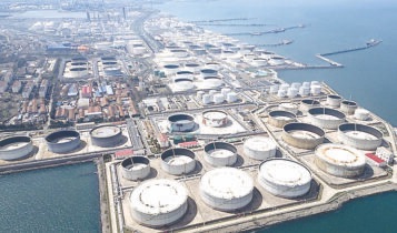 النفط يقفز 3 % مع تعثر جهود السلام وتصاعد التوترات في مضيق هرمز