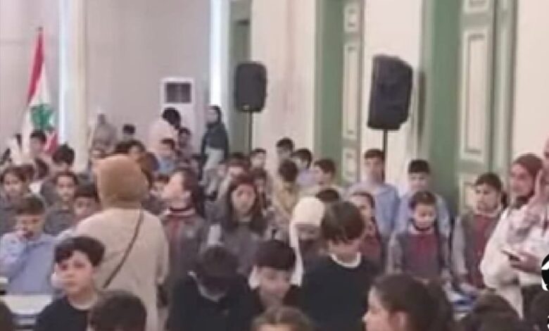 رئيس بلدية طرابلس لطلاب المسابقة السنوية في الروبوت والتحكم الذاتي تحت عنوان الفحص المبكر للمباني المتصدعة: