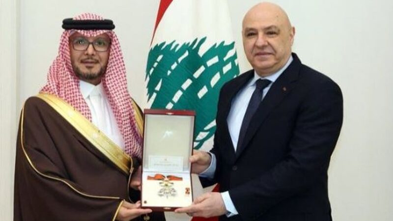 الرئيس عون استقبل بخاري مودعًا ونوه بدوره في تعزيز العلاقات الأخوية بين البلدين الشقيقين