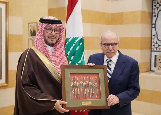 سلام استقبل بخاري في زيارة وداعية مشيدا بدوره في تعزيز العلاقات اللبنانية السعودية