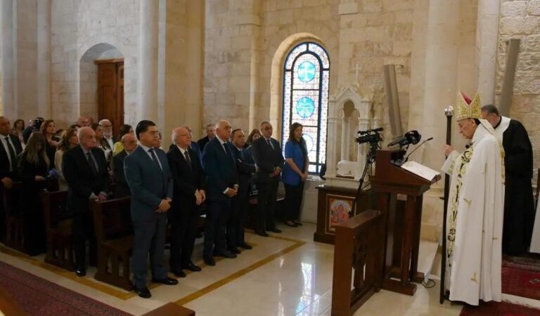 الراعي في قداس حضره وزير الاعلام: الأوطان لا يحفظها السلاح ولا تحميها القوّة بل تبنيها المحبّة التي تجعل الإنسان يرى في أخيه شريكا لا خصمًا