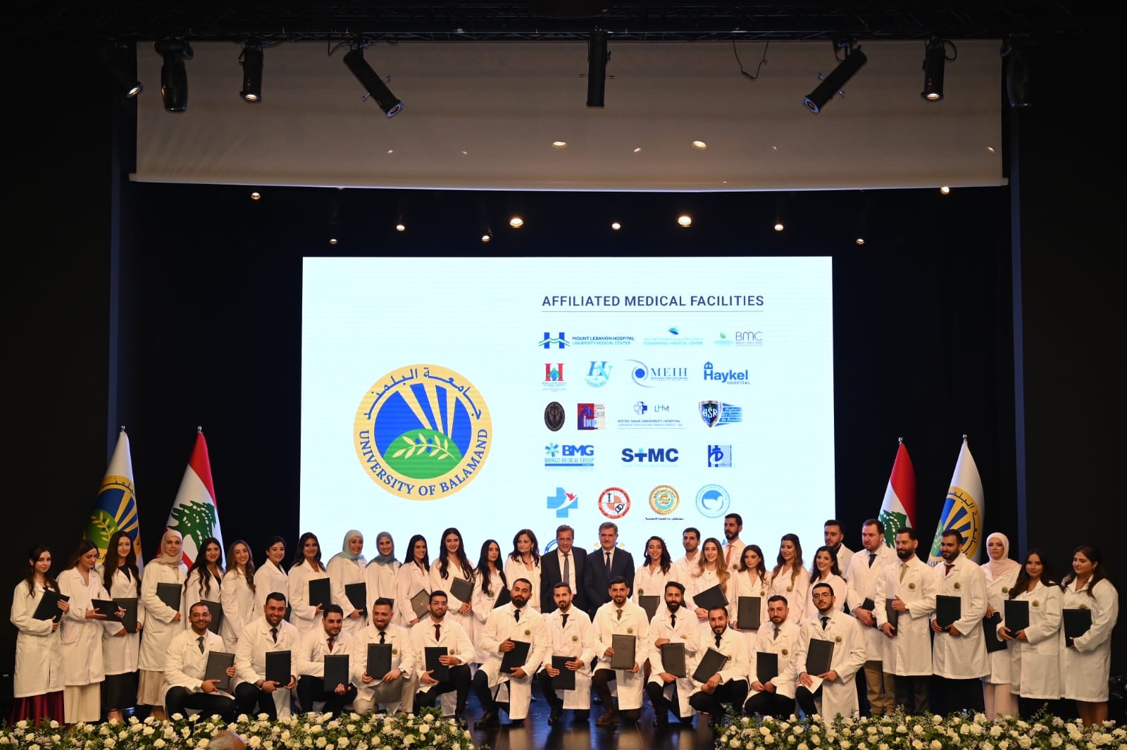 جامعة البلمند تحتفل بتخرّج طلاب برنامج التعليم الطبي…