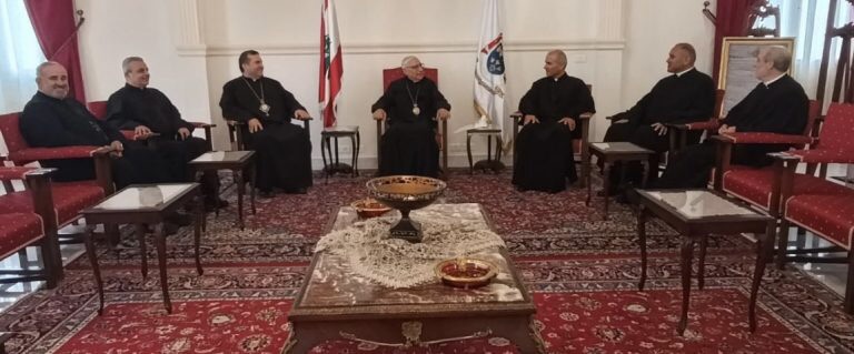 العبسي يلتقي قضاة المحكمة الروحية ويستقبل زوارا&nbsp;