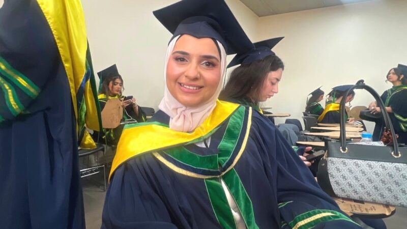 تخرّج الدكتورة رزان عمر دياب بعد إنهاءها دراسة الطب العام في جامعة البلمند