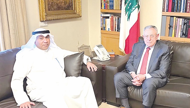 السنيورة استقبل السفير الكويتي : الاتصال السعودي اللبناني بالغ الأهمية