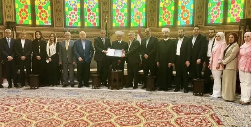 المفتي دريان تسلّم من شقير هبة للمركز الصحي العام التابع لدار الفتوى في عائشة بكار: يداه ممدودتان دائمًا بالعطاء والخير