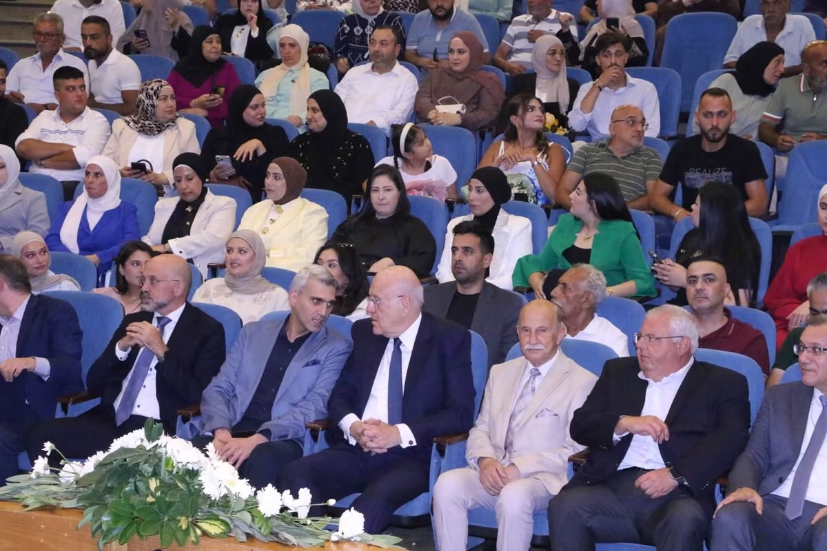 ميقاتي خلال رعايته تخريج طلاب معاهد “العزم والسعادة”: إعادة إعمار الجنوب ليست استحقاقا إنمائيا بل أولوية