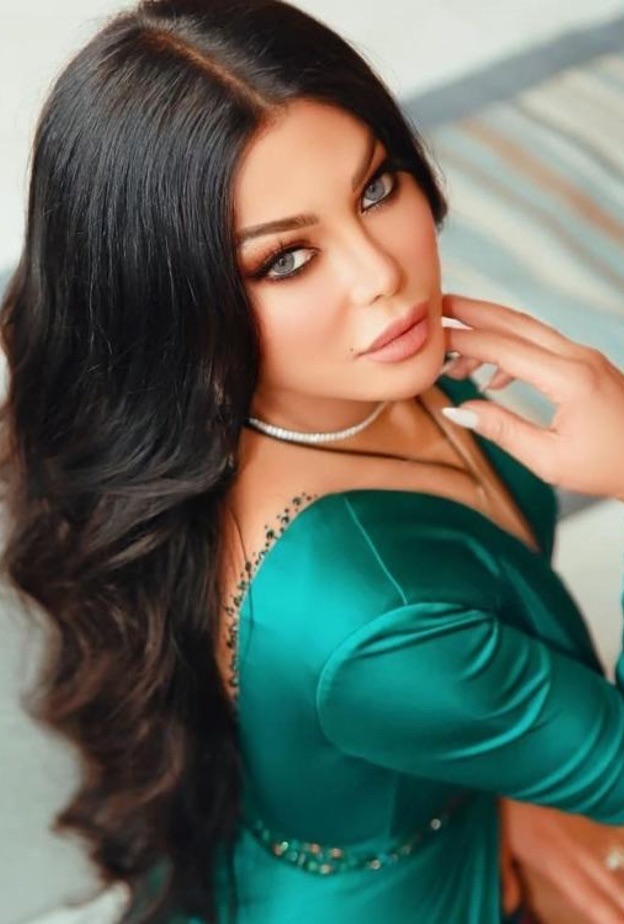فساتين سهرة من وحي إطلالات هيفاء وهبي.. ألوان ساحرة وتصاميم مميزة تُشكّل هويتها في عالم الموضة