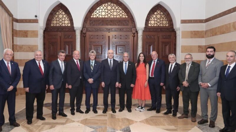 الحجار أمام وفد الجامعة اللبنانية الثقافية في العالم: المغتربون ركيزة أساسية في نهوض لبنان وحقهم بالاقتراع دستوري