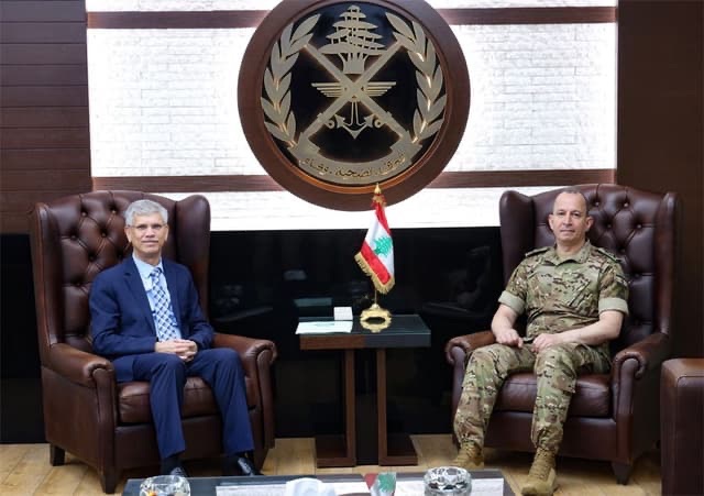 قائد الجيش استقبل نائبة مستشار الأمن القومي البريطاني والسفير الباكستاني