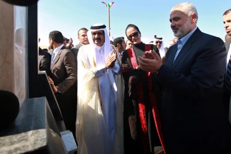كان سندا قويا للقضية الفلسطينية . الوجه الآخر للامير حمد بن خليفة آل ثاني الذي ودعه العالم امس .