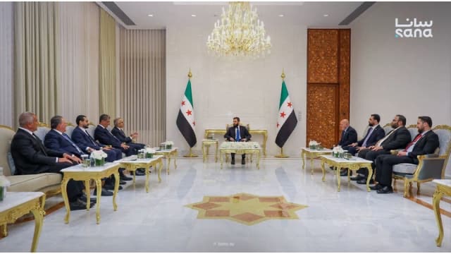 الرئيس الشرع يستقبل الوزير البساط والوفد المرافق في قصر الشعب