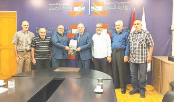 حيدر يتابع أوضاع رشاف ويلتقي وفوداً نقابية