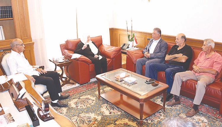 الحريري عرضت مع زوارها شؤوناً حياتية تربوية وصحية