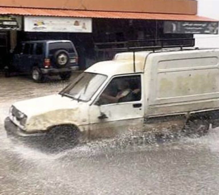 تسببت الأمطار الغزيرة والعواصف المطرية التي شهدتها منطقة عكار شمالي لبنان