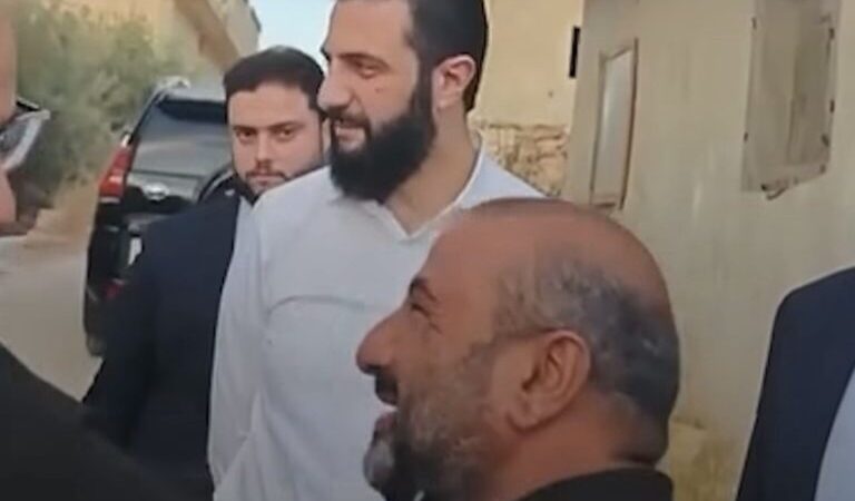 اﻟﺮﺋﻴﺲ اﻟﺴﻮري أﺣﻤﺪ اﻟﺸﺮع ﻓﻲ زﻳﺎرة ﻣﻔﺎﺟﺌﺔ إﻟﻰ درﻋﺎ اﻟﺒﻠﺪ