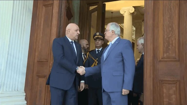 عون عاد إلى بيروت آتيا من أثينا بعد محادثات مع نظيره اليوناني: الدبلوماسية الطريق لإنهاء العداء