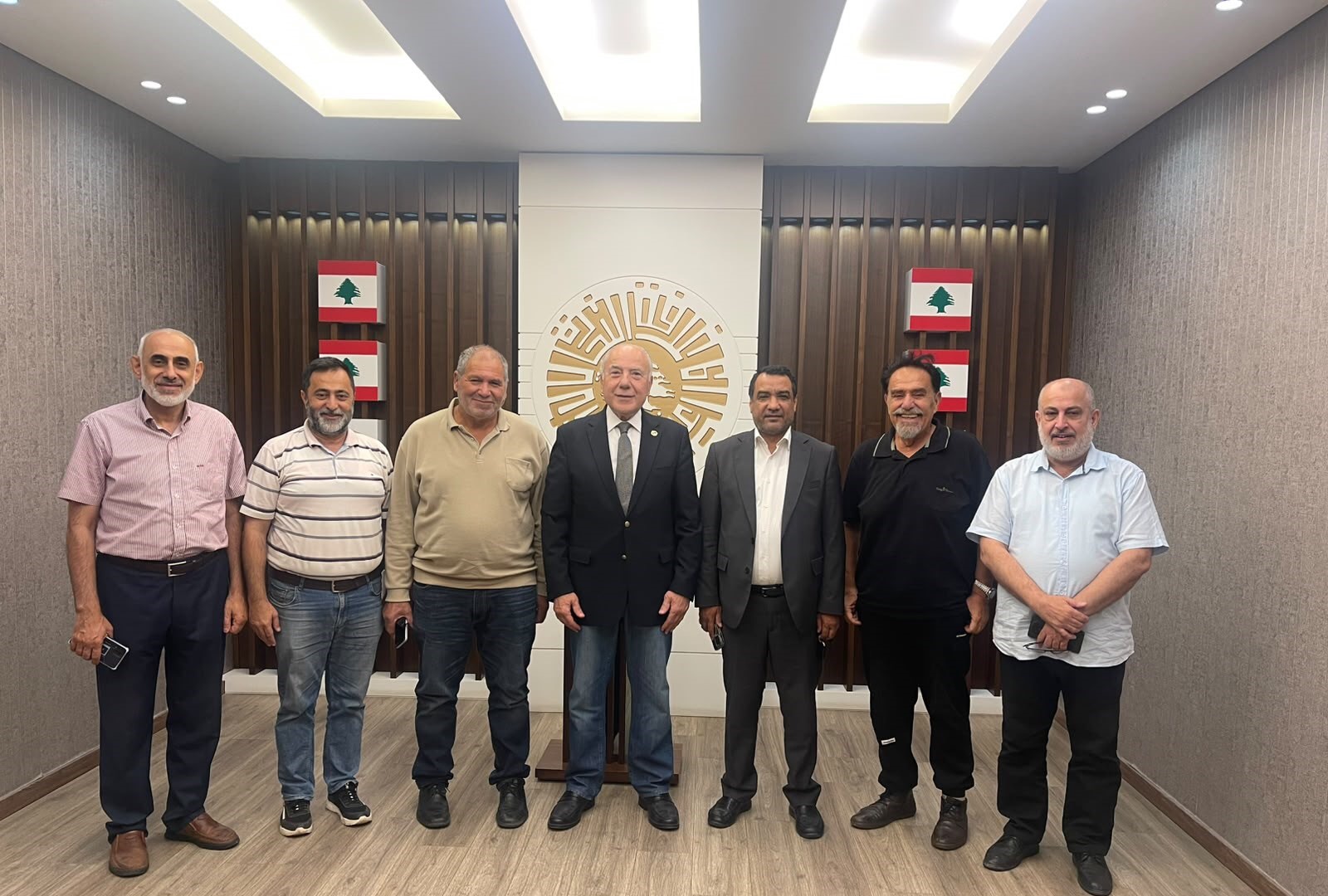 دبوسي عرض مسار تأهيل وتجهيز وتشغيل مطار القليعات مع وفد من لجان المتابعة..