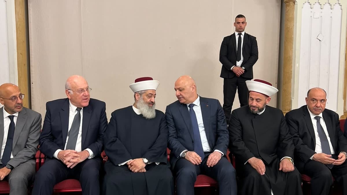 رئيسا الجمهورية والحكومة ووزراء ونواب وسياسيون وروحيون عزوا المفتيين الغزاوي وزكريا في مسجد محمد الأمين