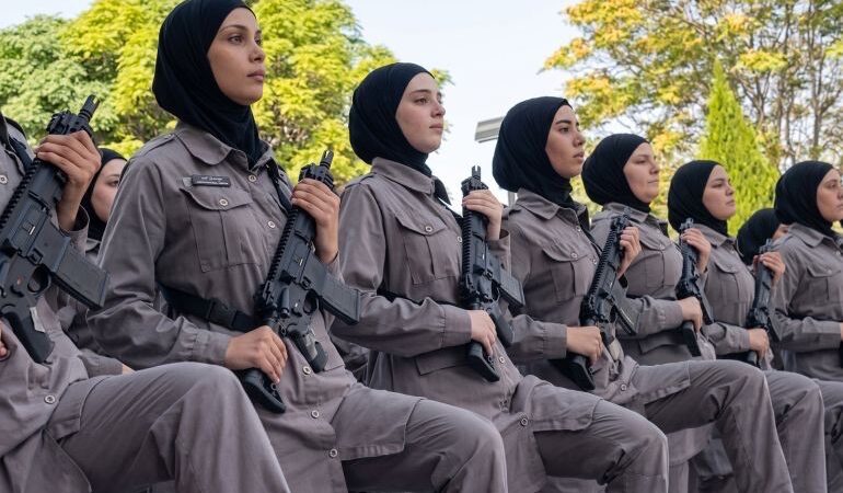 سوريات يحملن السلاح.. فهل تبدأ المرأة دورا جديدا في الشرطة؟