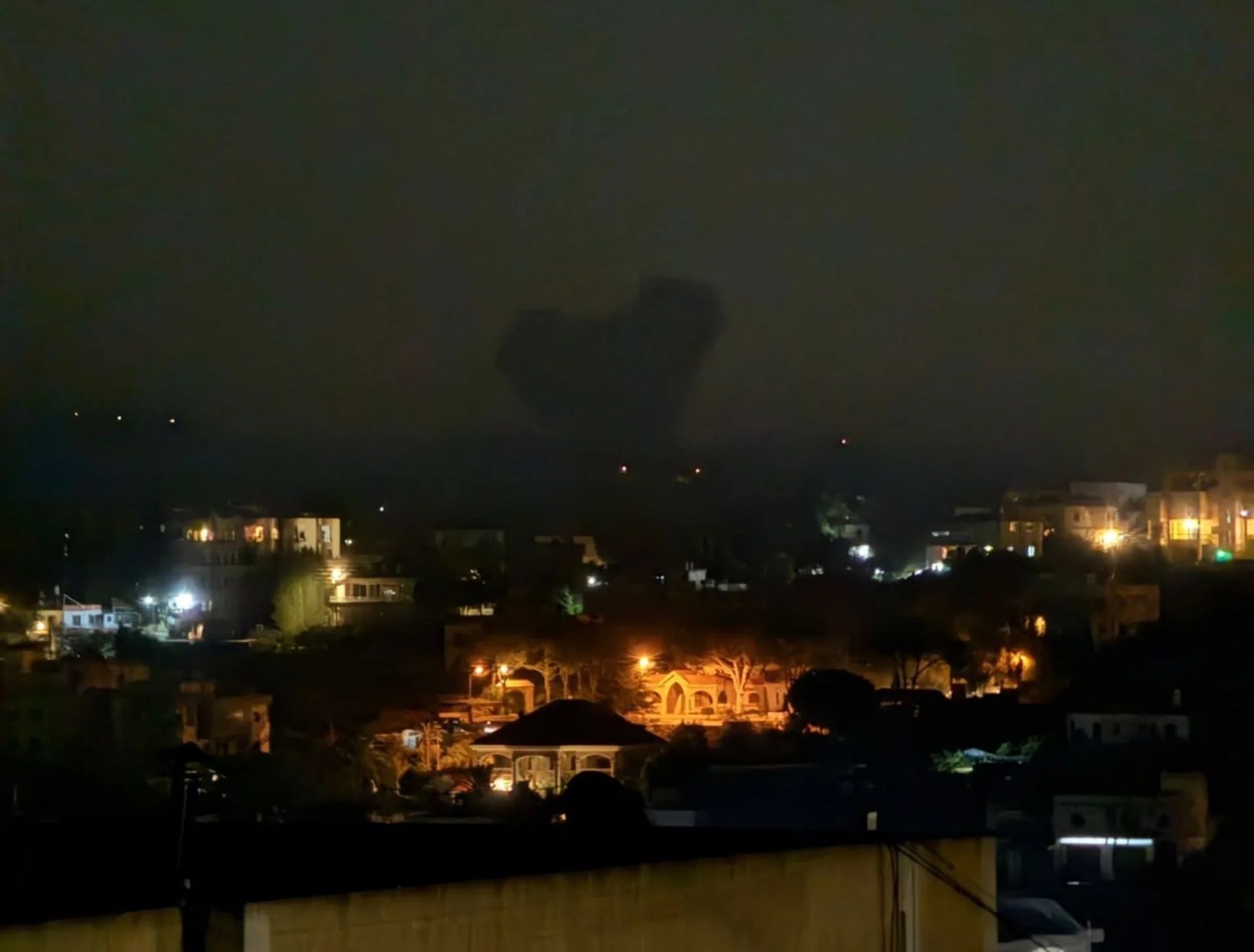 جرف منازل وغارات وتفجيرات عنيفة&nbsp;