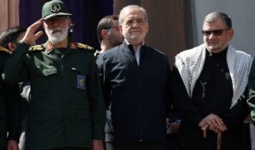 مسيرات حاشدة واستعراض عسكري في طهران تحسبا لهجوم بري