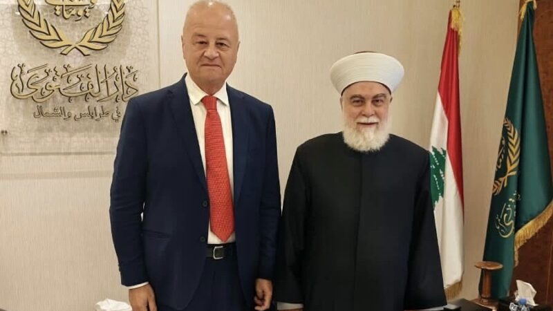 استقبل سماحة مفتي طرابلس والشمال الشيخ محمد امام في مكتبه في دار الفتوى الأستاذ سيمون سعادة،