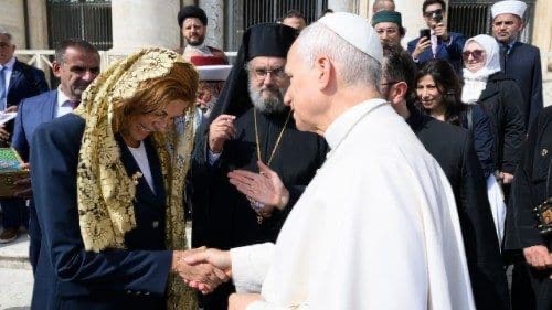 الوزيرة السورية قبوات من الفاتيكان: مرشدي هو الذي علّمني الحوار