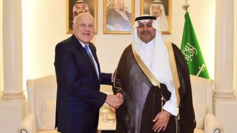 زار الرئيس نجيب ميقاتي سفير المملكة العربية السعودية في لبنان فهد الدوسري في مقر السفارة مهنئاً بمناسبة اليوم الوطني السعودي.