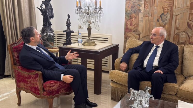 وزير الدفاع يزور كرامي معزّياً ومواسياً باسمه وباسم المؤسسة العسكرية