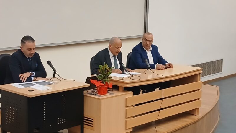 ندوة في الفنون الجميلة حول كتاب “رسالة الذي لا بد منه.. طرابلس لبنان في كنف الوطن” للدكتور علي العلي واختتامها بتوقيع الكتاب
