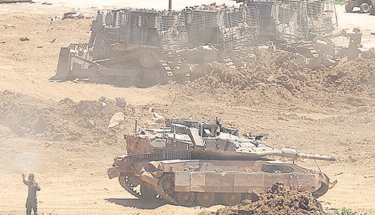 غزة: إصابات بنيران الاحتلال واستمرار نسف المباني السكنية