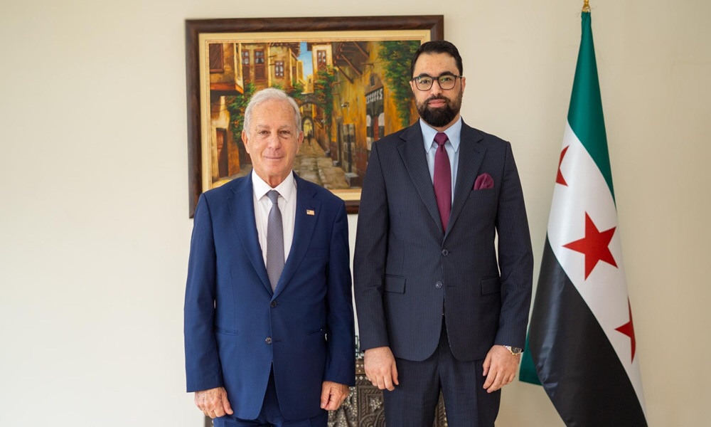 عيسى يزور السفارة السورية في بيروت ويلتقي الهزاع&nbsp;
