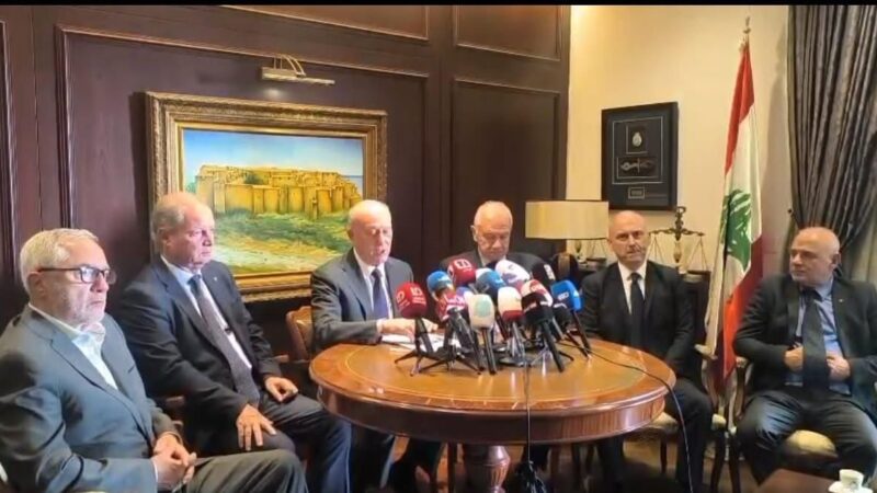 عقدت لجنة المتابعة في ملف مقاضاة الأمين العام لحزب الله الشيخ نعيم قاسم إجتماعاً طارئاً في مكتب النائب اللواء أشرف ريفي في الأشرفية، وصدر عن المجتمعين البيان الآتي: